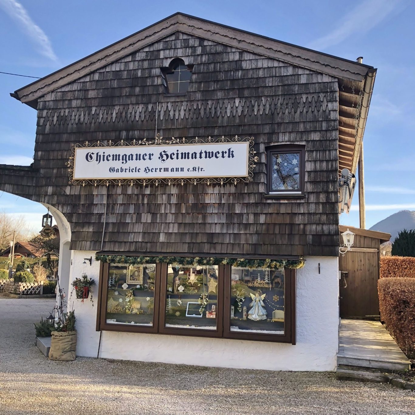 Stoffgeschäft und Stoffladen für Trachtenstoffe und Dirndlstoffe in Rosenheim Stoffgeschäft für Trachtenstoffe und Dirndlstoffe Rosenheim und Bernau