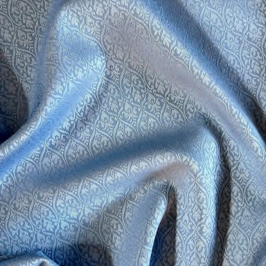 Trachtenstoffe und Dirndlstoffe als Meterware aus Jacquard in vielen Farben im Chiemgauer Heimatwerk