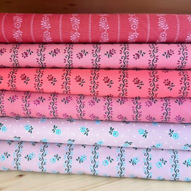 Hochwertige Trachtenstoffe und Dirndlstoffe als Meterware rosa und pink mit Blümchen im Chiemgauer Heimatwerk