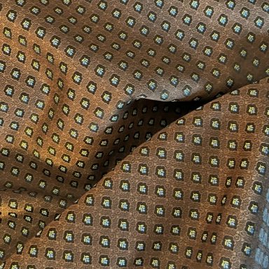 Hochwertige Trachtenstoffe und Dirndlstoffe als Meterware aus Jacquard mit feinem Muster im Chiemgauer Heimatwerk