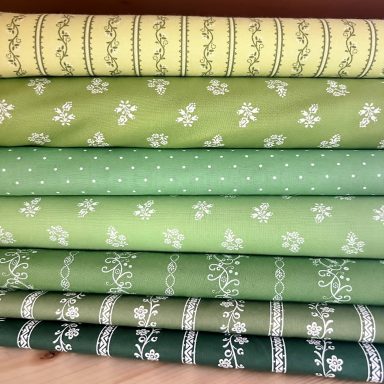 Hochwertige Trachtenstoffe und traditionelle Dirndlstoffe als Meterware gruen im Chiemgauer Heimatwerk