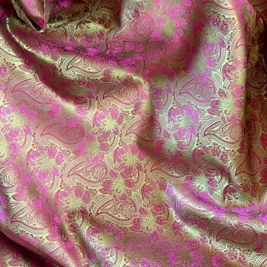 Hochwertige Trachtenstoffe und traditionelle Dirndlstoffe als Meterware aus reiner Seide im Chiemgauer Heimatwerk